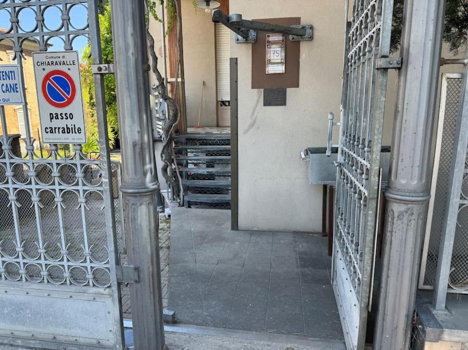 Casa Nel Verde - 4 Posti Letto Leilighet Chiaravalle Marche Eksteriør bilde